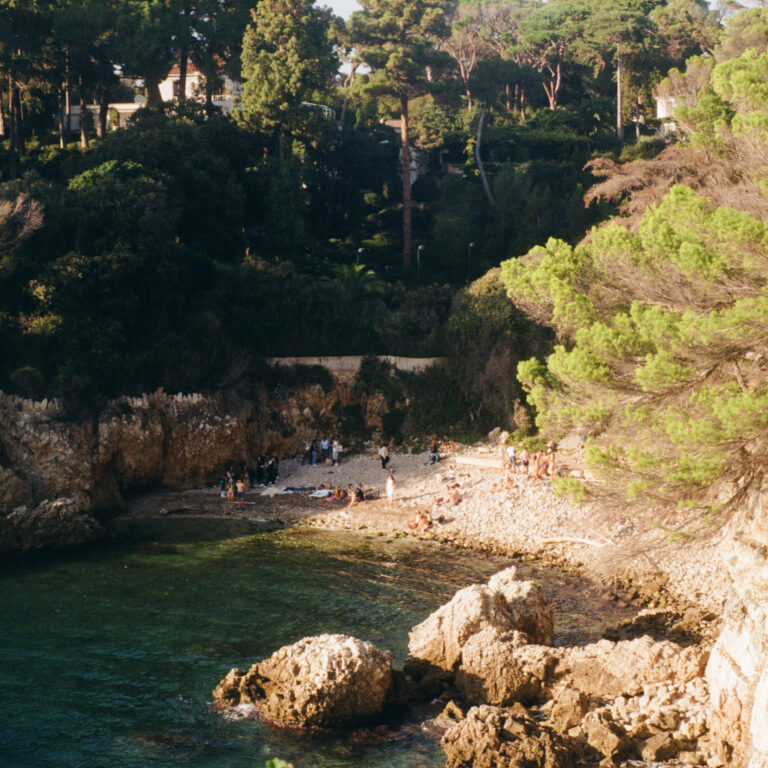 Photo by Steph Kattie