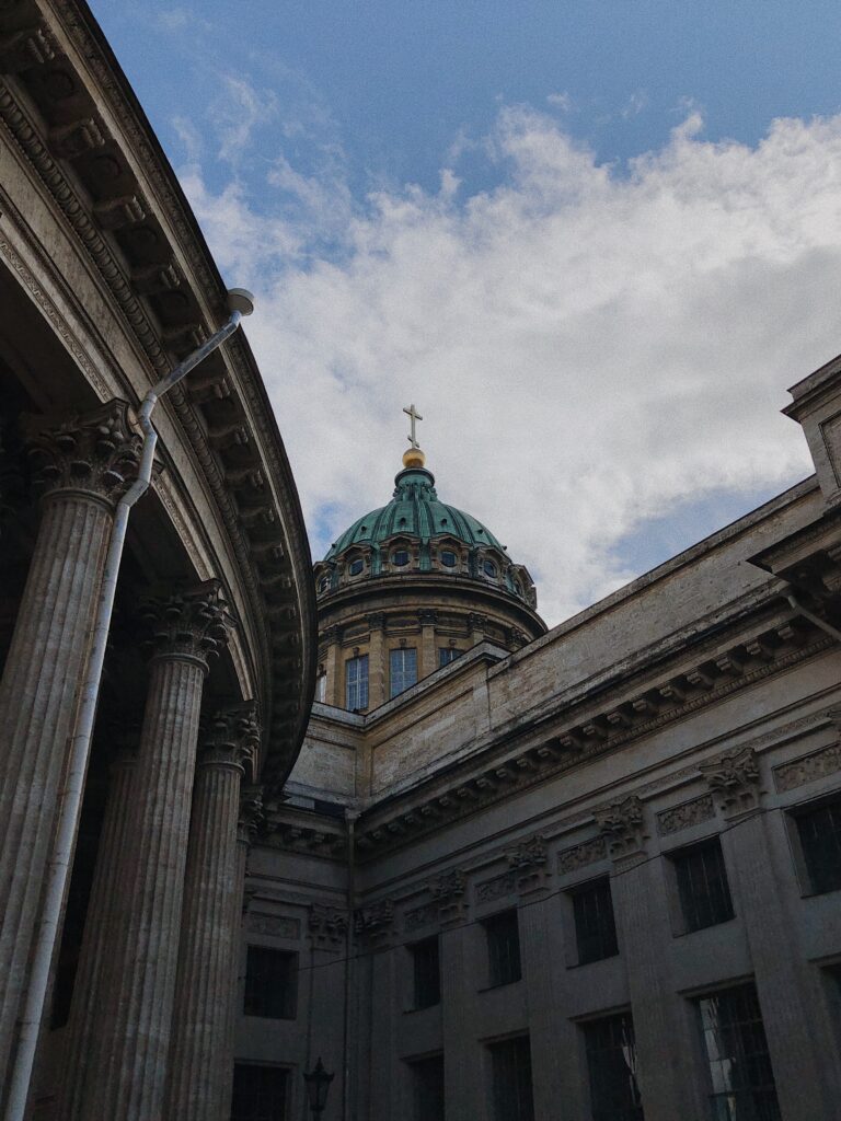 Street photo in St Petersburg, Russia by Aleksandr Soldatov