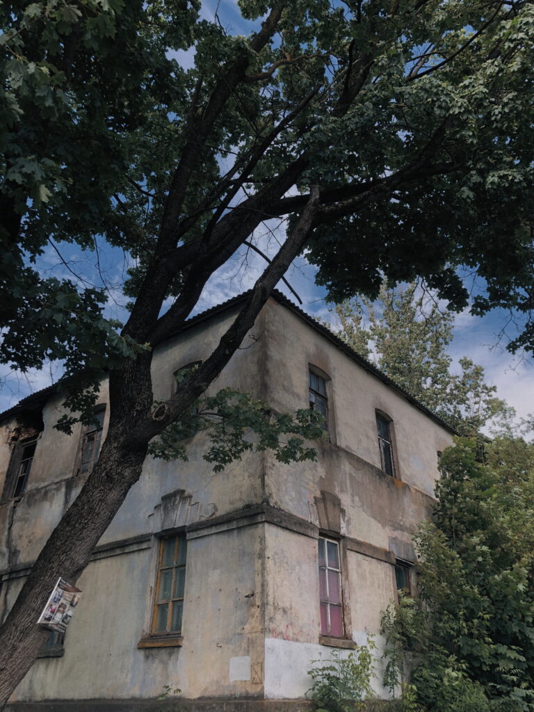 Street photo in Smolensk, Russia by Aleksandr Soldatov