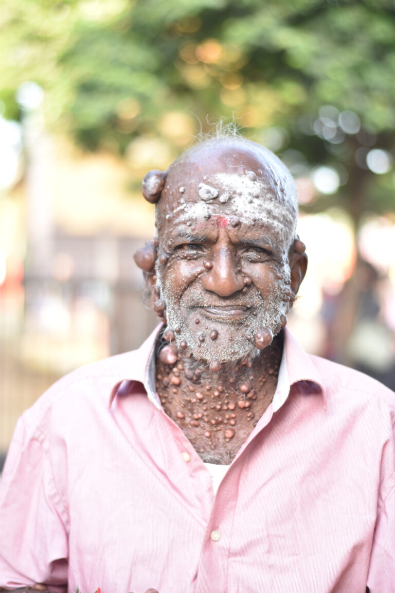 Street photo in Jaffna, Sri Lanka by Rodrigo Marcotich