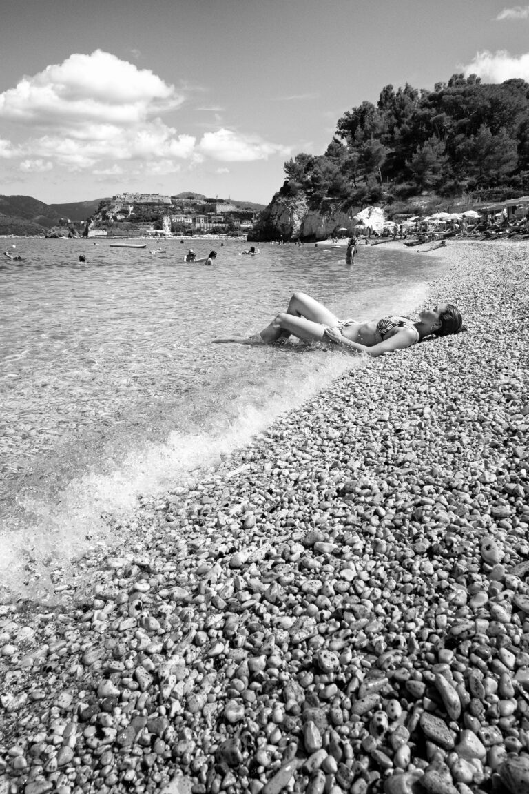 Street photo in Portoferraio, Italy by Thomas Bassetti
