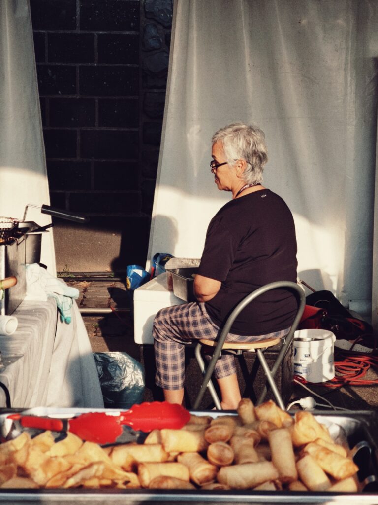 Street photo in Düsseldorf, Germany by Polina Vorontsova
