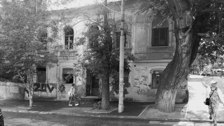Photo by Ilya Borotinsky