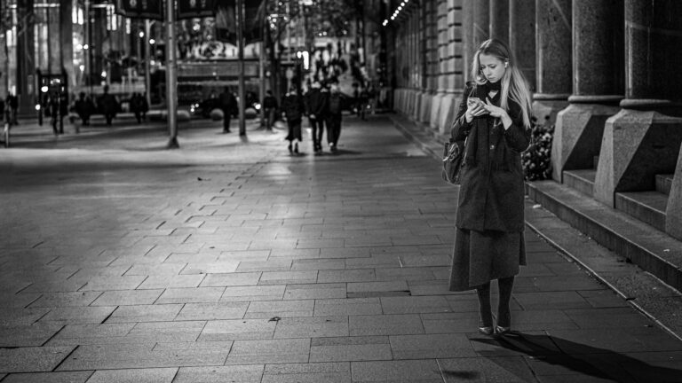 Photo by Peter Varnay