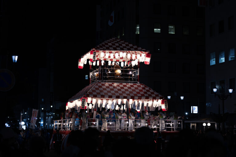 Street photo in Kushiro, Japan by Hiroyuki Koyama