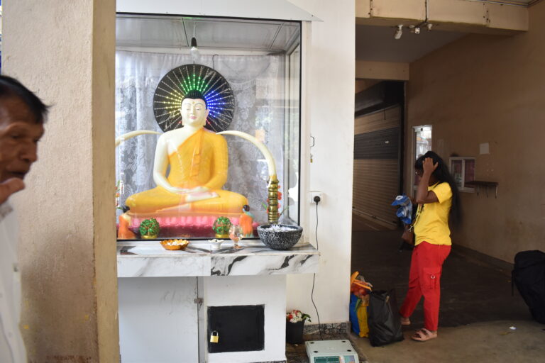 Street photo in Hiriketiya, Sri Lanka by Rodrigo Marcotich