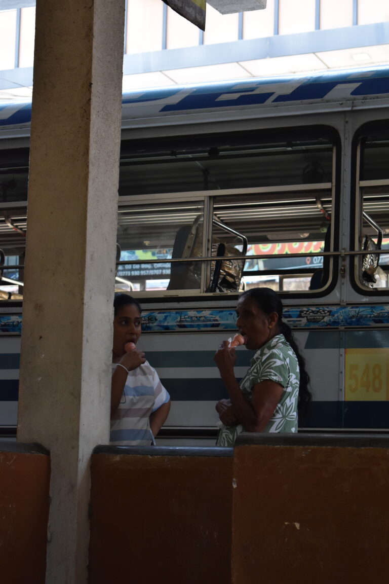 Street photo in Hiriketiya, Sri Lanka by Rodrigo Marcotich