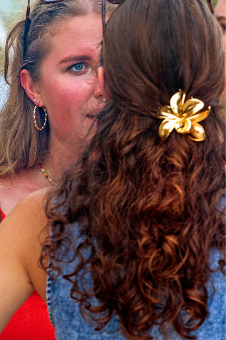 Street photo in Charleston, United States by Mark Lozier