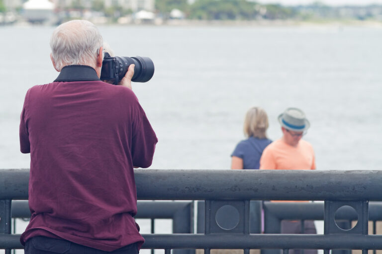 Street photo in Charleston, United States by Mark Lozier