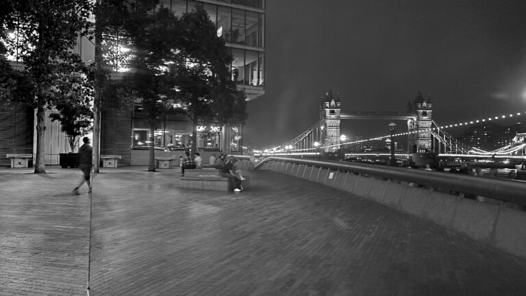 Photo by Franck Toto