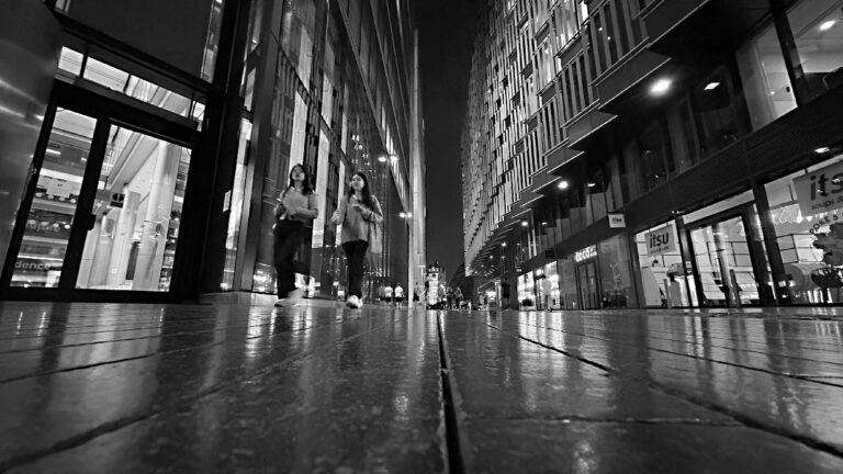 Photo by Franck Toto