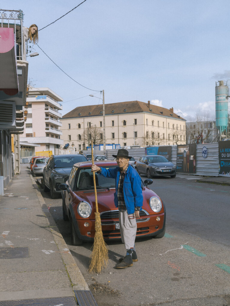 Street photo in Thonon-les-Bains, France by Gaëtan Delecluse