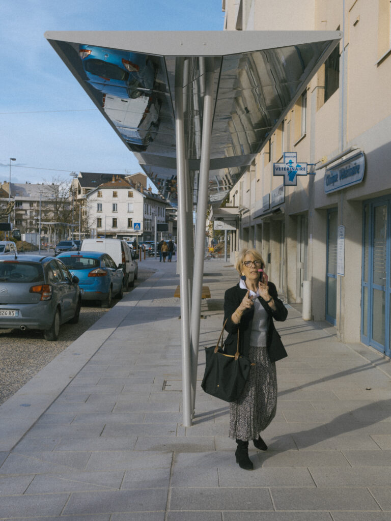 Street photo in Thonon-les-Bains, France by Gaëtan Delecluse