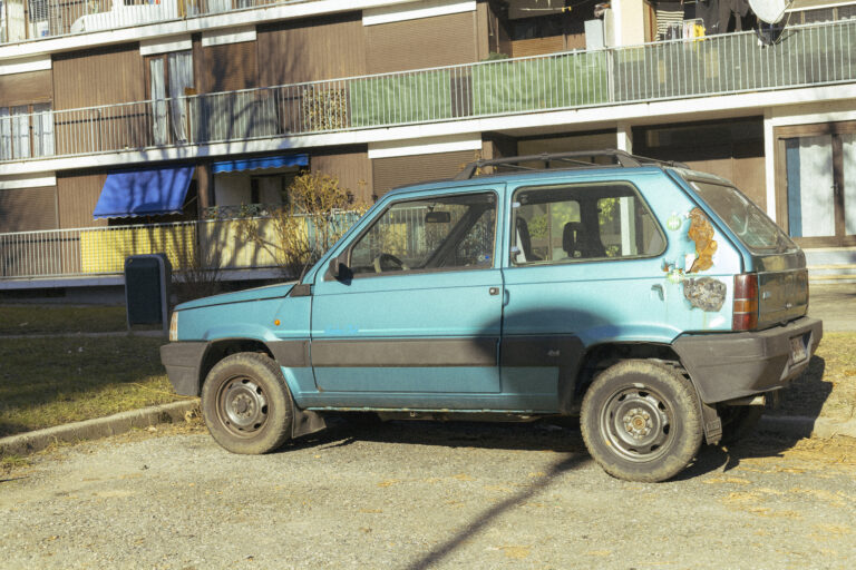 Street photo in Cluses, France by Gaëtan Delecluse