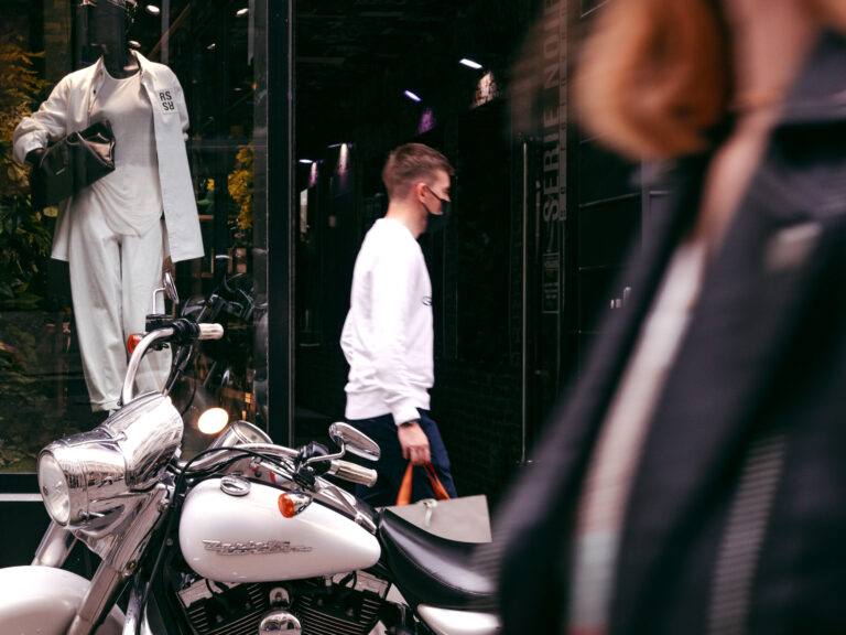 Street photo in Lille, France by Gaëtan Delecluse
