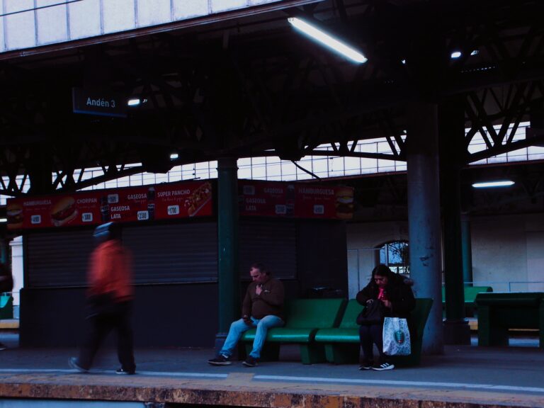 Street photo in Banfield, Argentina by Diestro Corleone