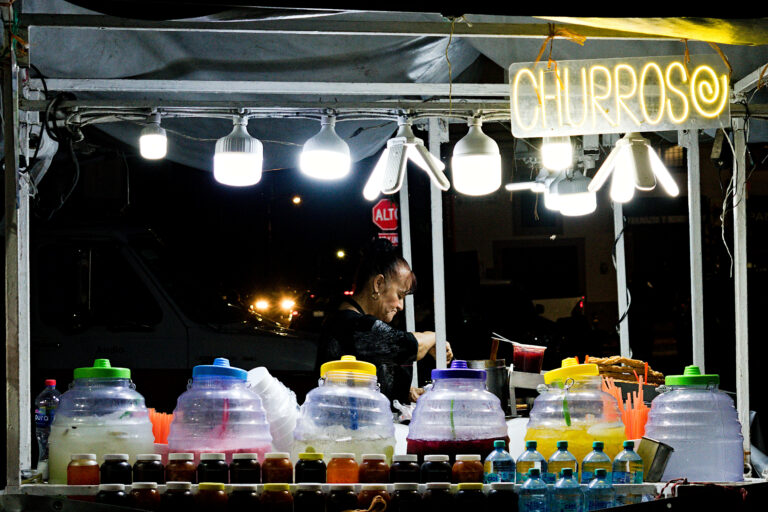 Street photo in Zapopan, Mexico by Akunin Sempiterno