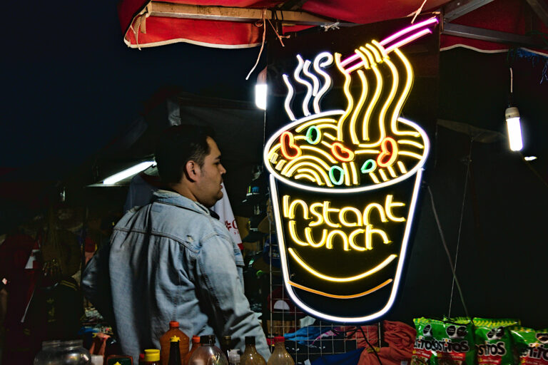 Street photo in Zapopan, Mexico by Akunin Sempiterno