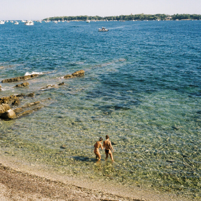 Photo by Steph Kattie