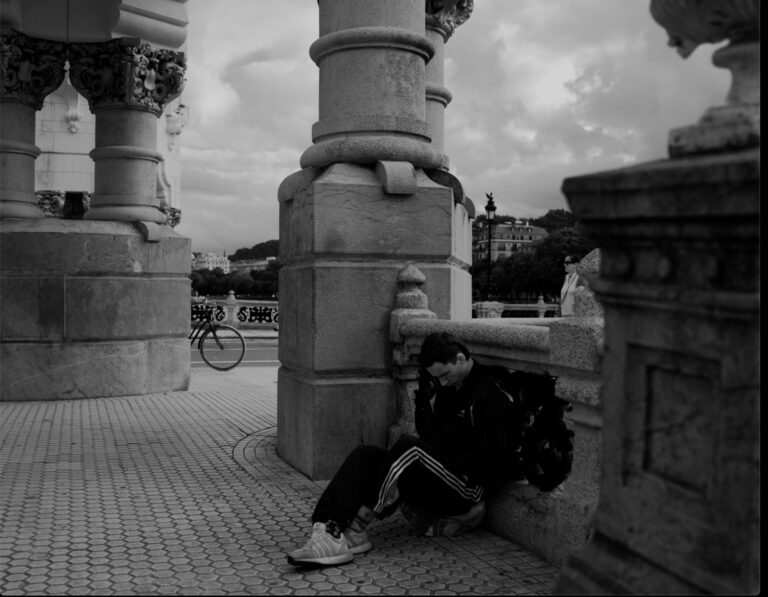 Street photo in San Sebastián, Spain by David Sheppard