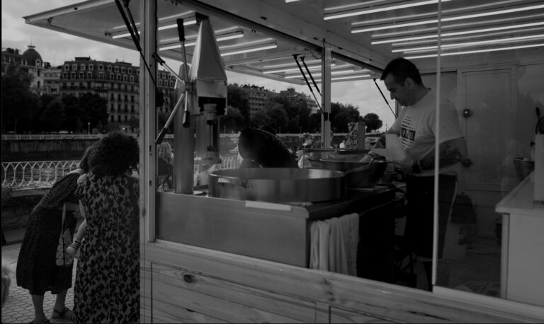 Street photo in San Sebastián, Spain by David Sheppard