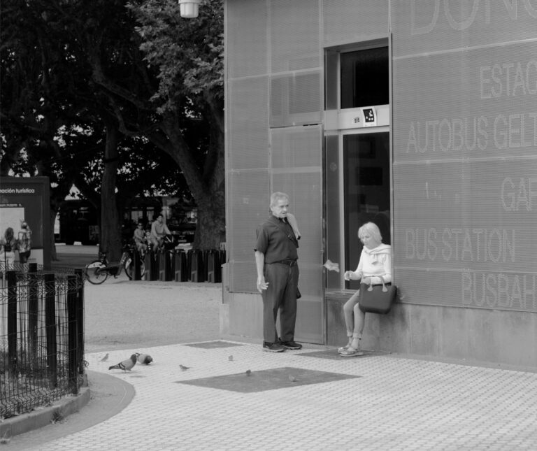 Street photo in San Sebastián, Spain by David Sheppard
