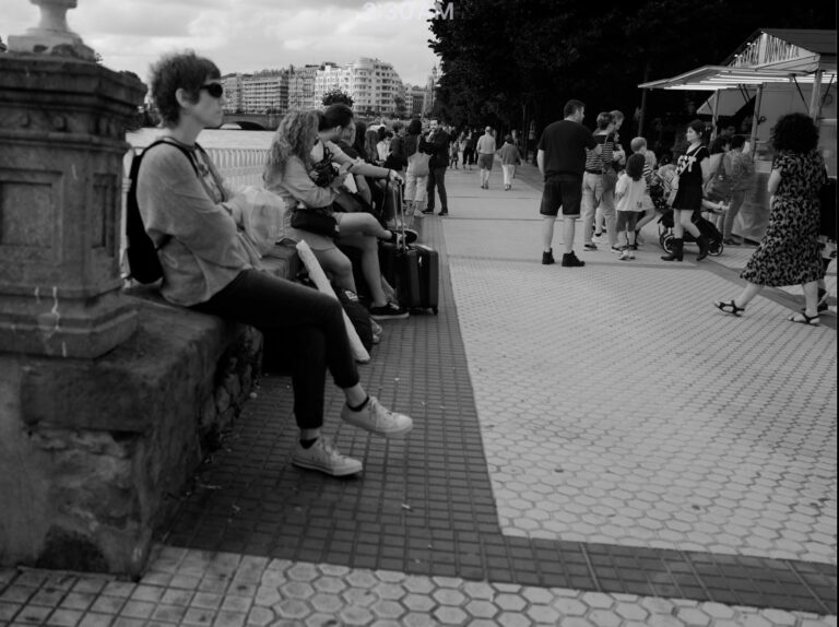 Street photo in San Sebastián, Spain by David Sheppard