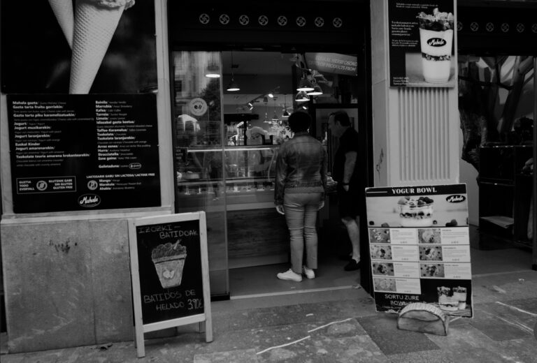 Street photo in San Sebastián, Spain by David Sheppard