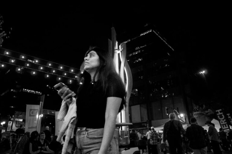 Street photo in Hamilton, Canada by Orlando Dasilva