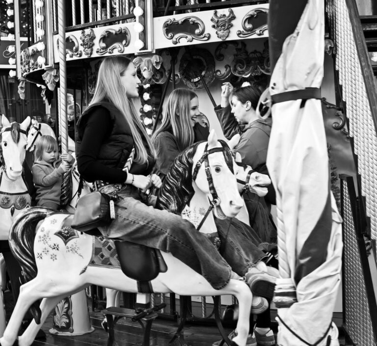 Street photo in Moscow, Russia by Vasiliy V. Rechevskiy