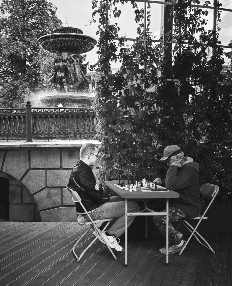 Street photo in Moscow, Russia by Vasiliy V. Rechevskiy