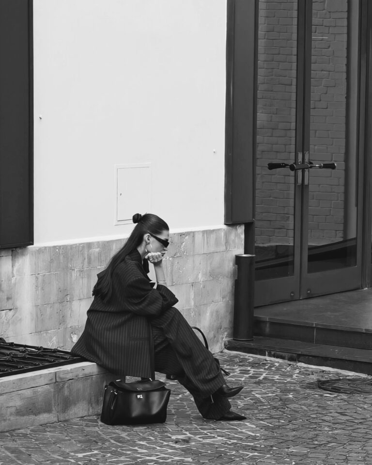 Street photo in Moscow, Russia by Vasiliy V. Rechevskiy