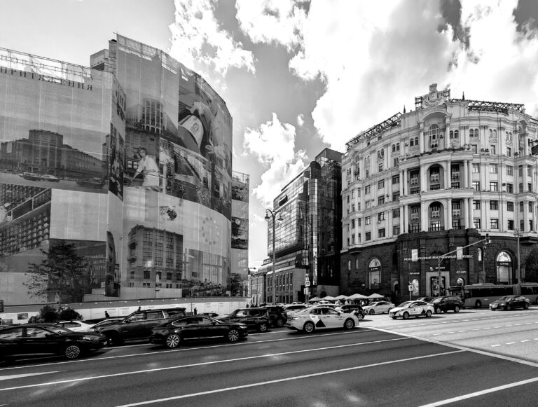 Street photo in Moscow, Russia by Vasiliy V. Rechevskiy