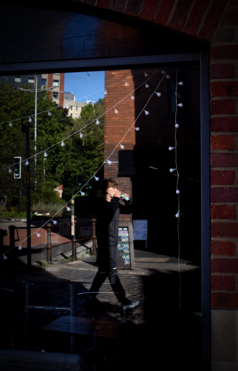 Street photo in Bristol, United Kingdom by Rodrigo Marcotich