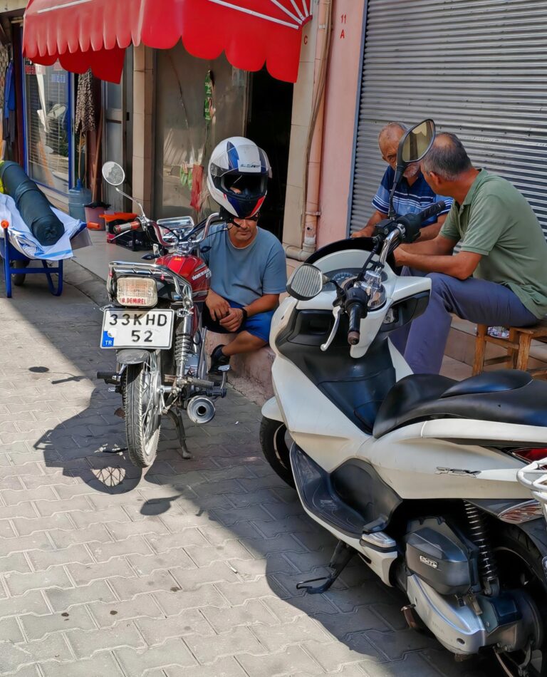 Street photo in Silifke, Turkey by Vasiliy V. Rechevskiy