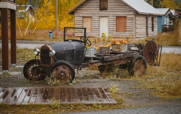 Street photo in Carcross, Canada by Kelly Wright
