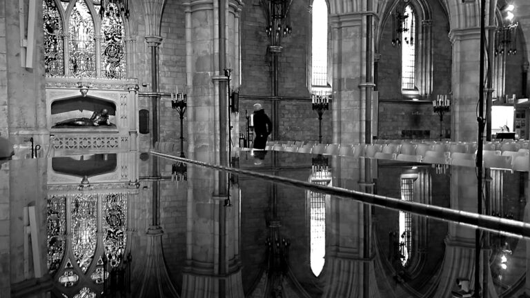 Photo by Franck Toto