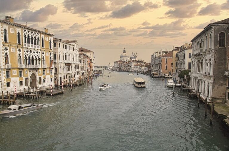 Photo by Simone Ciccarella