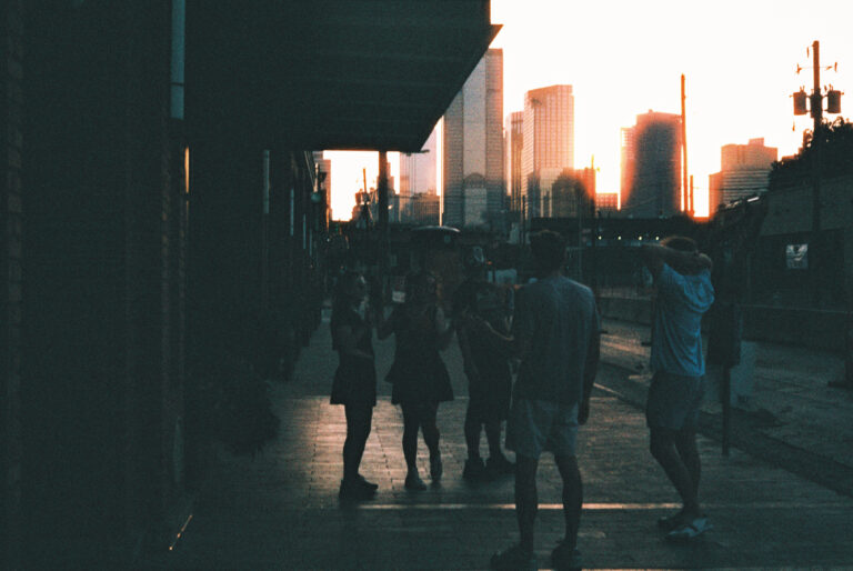 Street photo in Dallas, United States by James Henningson