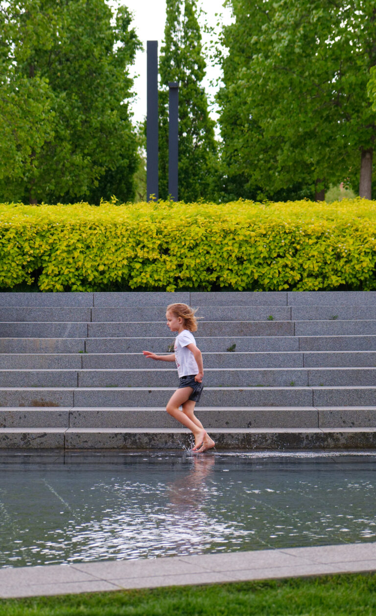 Photo by Kirill Neustroev