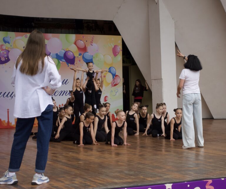 Photo by Kirill Neustroev
