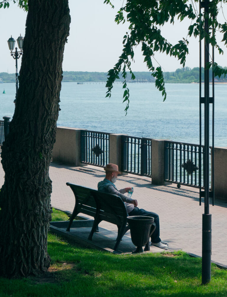 Photo by Kirill Neustroev