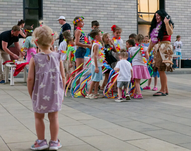 Photo by Kirill Neustroev