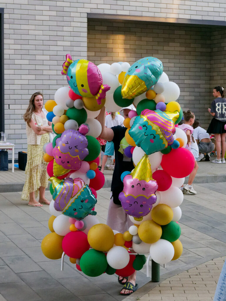 Photo by Kirill Neustroev