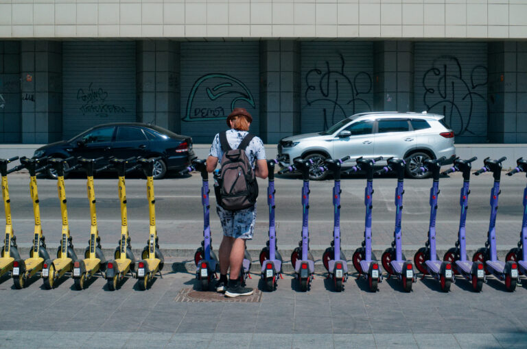 Photo by Kirill Neustroev