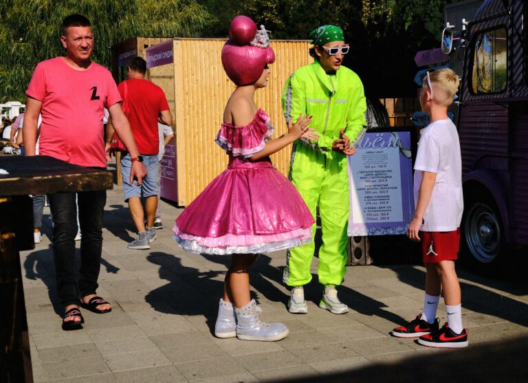 Photo by Kirill Neustroev