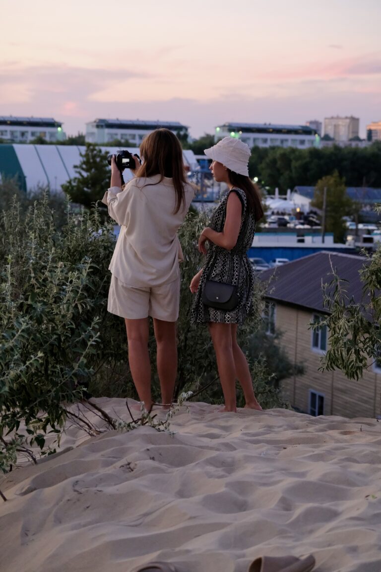 Photo by Kirill Neustroev