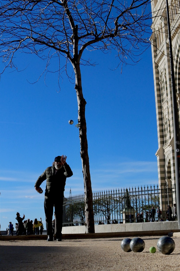 Street photo in Marseille, France by Michael Kjær