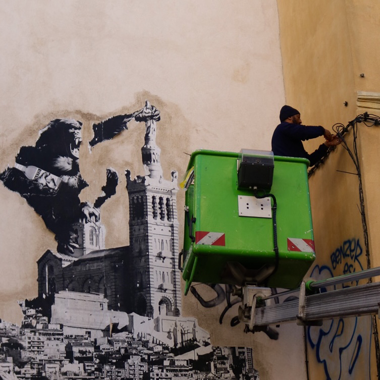 Street photo in Marseille, France by Michael Kjær