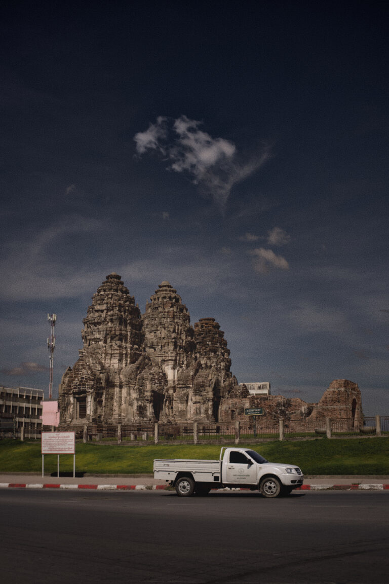 Photo by Nanthawat Maksampan